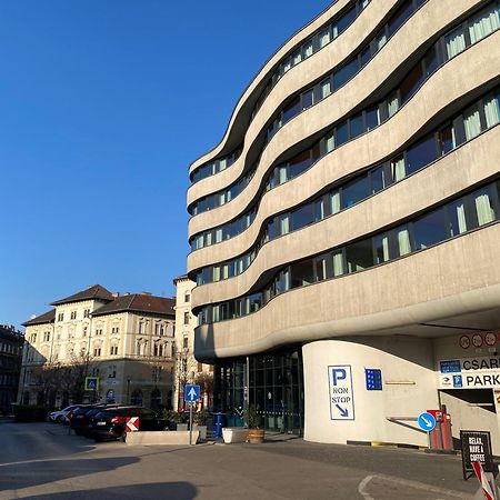 Urban Haven - 3 Beds, 3 Baths, Free Parking, Near Central Market Boedapest Buitenkant foto