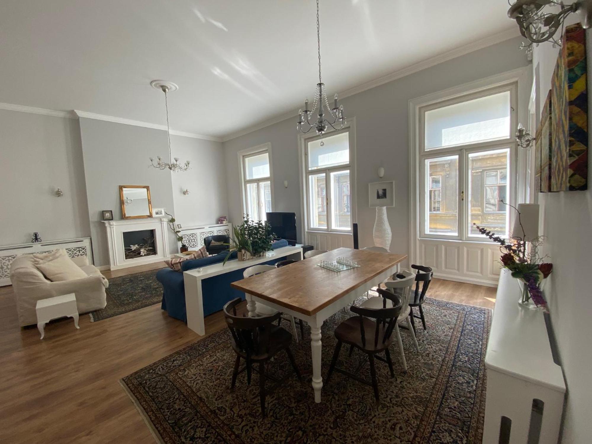 Urban Haven - 3 Beds, 3 Baths, Free Parking, Near Central Market Boedapest Buitenkant foto