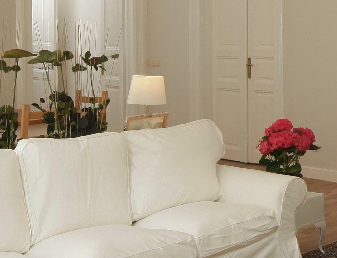 Urban Haven - 3 Beds, 3 Baths, Free Parking, Near Central Market Boedapest Buitenkant foto