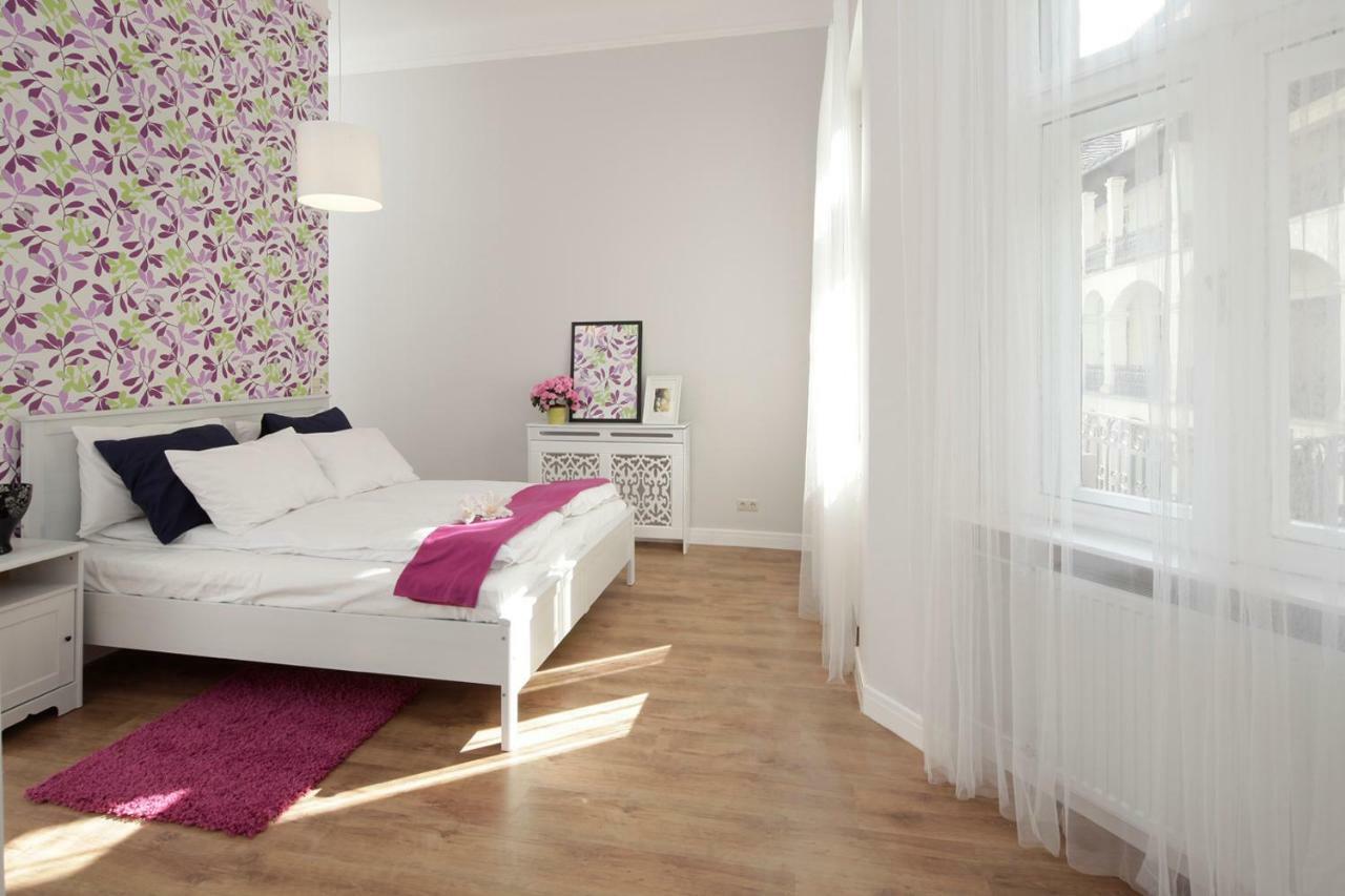 Urban Haven - 3 Beds, 3 Baths, Free Parking, Near Central Market Boedapest Buitenkant foto