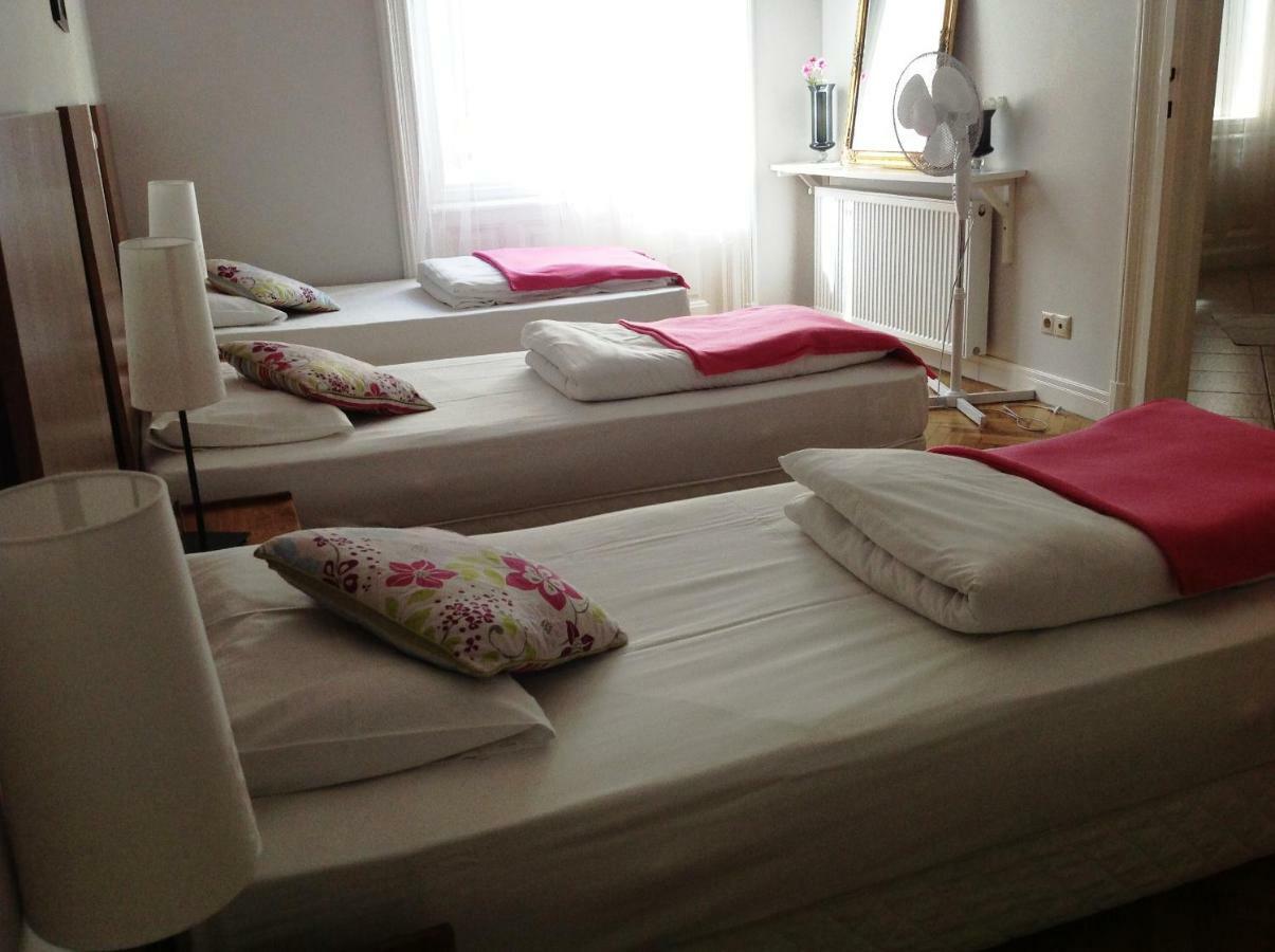 Urban Haven - 3 Beds, 3 Baths, Free Parking, Near Central Market Boedapest Buitenkant foto