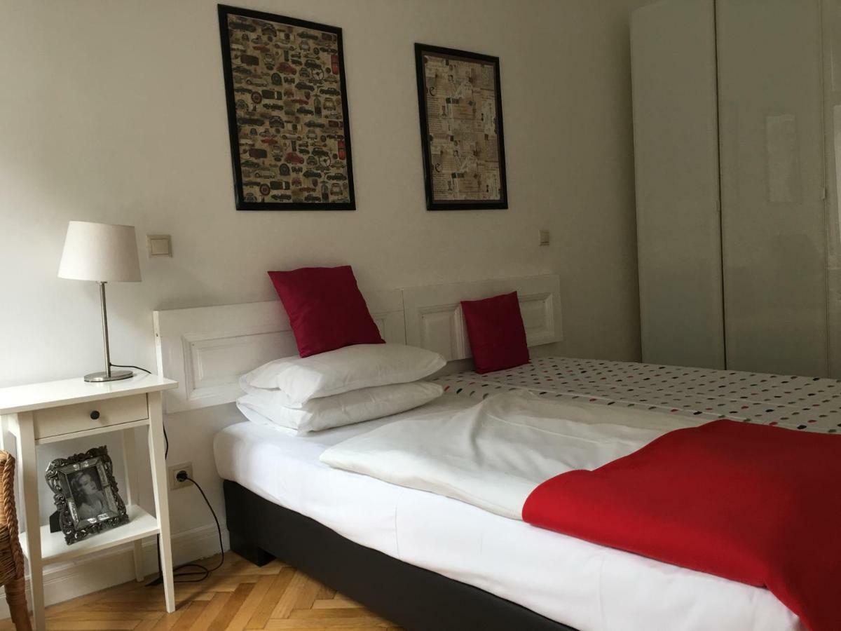 Urban Haven - 3 Beds, 3 Baths, Free Parking, Near Central Market Boedapest Buitenkant foto